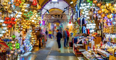 Patania unui turist roman in <span style='background:#EDF514'>ISTANBUL</span>. Cat a platit pentru kebabul consumat in Marele Bazar