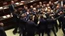 Haos in parlamentul Italian. Deputatii s-au imbrancit si si-au impartit pumni. <span style='background:#EDF514'>MARUL DISCORDIEI</span>: o lege controversata