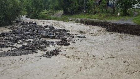 Alerta imediata de inundatii pe mai multe rauri d<span style='background:#EDF514'>IN MOLDOVA</span>