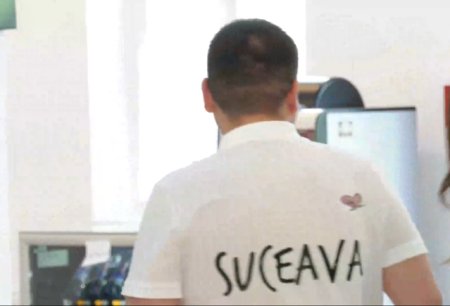 Ironii la adresa PNL de la PSD: tricou cu un fluture care zboara si mesajul Make Suceava Great Again