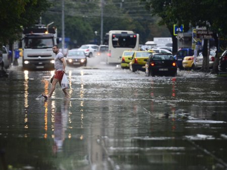 Furtuna a provocat pagube mari in Bucuresti si in Ilfov. ISU a actualizat situatia