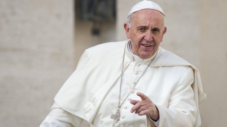 Papa Francisc participa prima data la un summit G7, unde va vorbi despre inteligenta artificiala