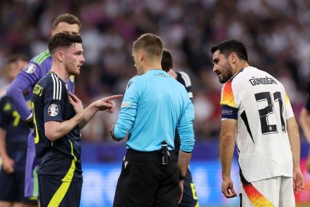 Doua gafe colosale » Decizii incredibile luate de Turpin in Germania - Scotia, debutul la EURO 2024