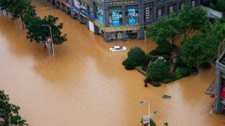 Inundatiile fac prapad in sudul Chinei. Celelalte regiuni, afectate de canicula: temperaturile au ajuns la 40 de grade