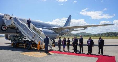 Avionul militar al premierul neozeelandez s-a defectat in drum spre Japonia. Delegatia, blocata in Papua Noua Guinee