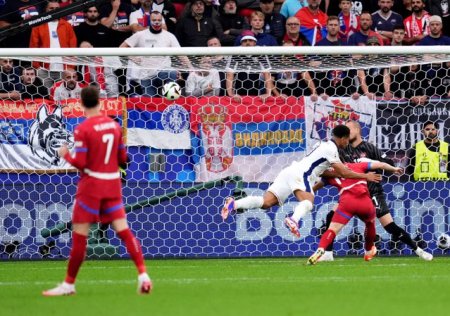 Anglia invinge cu emotii Serbia cu 1-0, cu o lovitura de cap a lui Bellingham