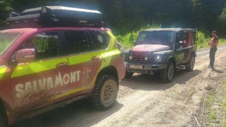 Doi ucraineni care au incercat sa treaca ilegal in Romania, salvati salvamontisti, in Muntii Maramuresului