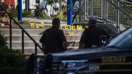 Atac armat, intr-un parc acvatic din SUA: Doi copii si sapte adulti au fost impuscati. Atacatorul a tras 28 de focuri si 