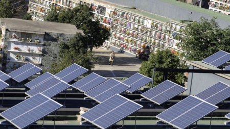 Orasul din Spania care transforma cimitirele in cea mai mare ferma solara urbana: Mii de panouri fotovoltaice au fost montate pe cripte