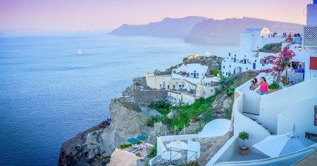 Grecia, sub cupola de foc: scoli si atractii turistice inchise. Un turist american a fost gasit mort, trei sunt dati disparuti