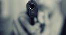 Un barbat din <span style='background:#EDF514'>JUDETUL HUNEDOARA</span> si-a amenintat sotia cu pistolul. Individul a fost retinut