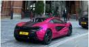 Adevarul despre masina luxoasa de <span style='background:#EDF514'>CULOARE</span> roz, parcata de ani buni in fata unui hotel. De ce nu a fost mutata niciodata din parcare