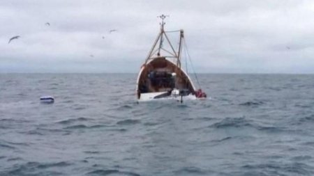 Doua ambarcatiuni s-au scufundat in apropierea coastelor Italiei. Peste 60 de oameni au disparut