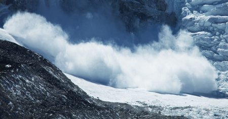 Apro<span style='background:#EDF514'>VIZIONAR</span>ea cu apa a milioane de oameni, amenintata din cauza stratului mic de zapada de pe Himalaya