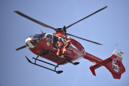 Organe pentru <span style='background:#EDF514'>TRANSPLANT</span>, transportate de la Timisoara la Bucuresti cu un elicopter Black Hawk