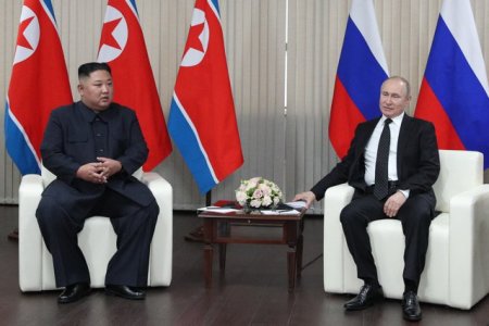 Vladimir Putin si Kim Jong-Un s-au intalnit oficial in Coreea de Nord. Este prima vizita a presedintelui rus din ultimele doua decenii