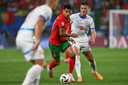 Portugalia invinge cu noroc Cehia, celebrand recordurile lui Pepe si Ronaldo