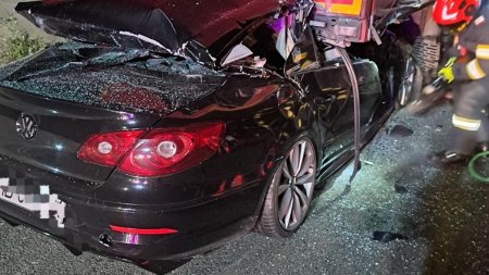 Tragedie pe autostrada A1 Sibiu-Sebes: Un tanar de 22 de ani murit dupa ce a intrat cu masina sub un autocamion parcat regulamentar
