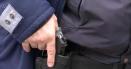Un politist din Baile Herculane s-a impuscat accidental, cu propria arma, in timp ce se afla la serviciu