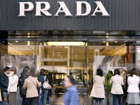 Cum a ajuns Prada, unul dintre cele mai cunoscute branduri de moda de lux, sa fie unul dintre cei mai mari producatori de pantofi si genti din Romania? Cu un ajutor de stat de 8 mil. euro