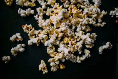 (P) Gustari delicioase pentru Euro 2024: popcorn si chipsuri in topul alegerilor!