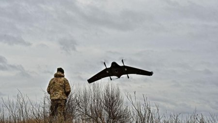 Noi atacuri aeriene ale ucrainenilor in Rusia. Doua depozite de combustibil au fost <span style='background:#EDF514'>LOVITE</span> - surse