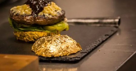 Cel mai scump hamburger din lume! Are chifla cu foita de aur si c<span style='background:#EDF514'>AVIA</span>r
