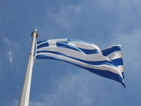 In criza datoriilor oficialii francezi au spus ca Grecia nu poate ramane in zona euro cu orice pret