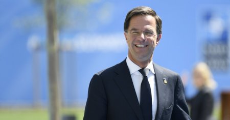 Cine este Mark Rutte, zis si Teflon Mark, viitorul sef al NATO. Stie sa v<span style='background:#EDF514'>ORBEASCA</span> pe limba lui Trump