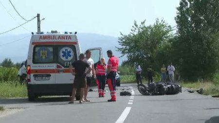 <span style='background:#EDF514'>UN MOTOCICLIST</span> din Cehia a murit intr-un accident in Gorj. O platforma auto i-a iesit in fata, iar impactul a fost fatal