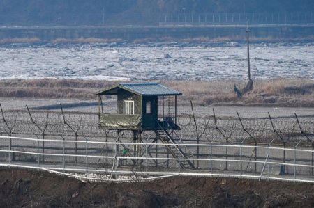 Coreea de Sud a tras focuri de avertisment dupa ce soldati nord-coreeni au trecut granita