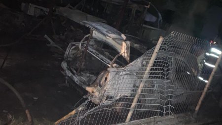 Final de relatie cu scandal si dosar penal: O tanara din Botosani a fost retinuta de politie dupa ce a incendiat doua masini pentru a se razbuna pe fostul iubit