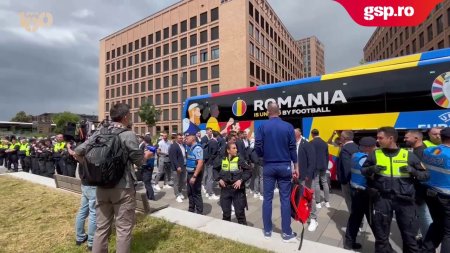 Jandarmii prezenti in Germania, alaturi de nationala, s-au fotografiat cu jucatorii