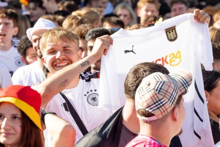 Incredibila lovitura de PR data la Euro 2024. 5 milioane de tricouri fake ale nationalei Germaniei, comandate gratis de fani pe o aplicatie cu 15.000.000 de descarcari intr-o saptamana!