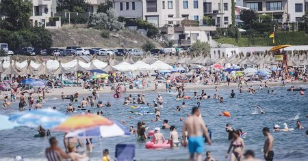 Minivacanta de Rusalii a umplut statiunile de la mare de turisti. 80.000 de romani se distreaza pe litoral