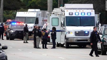 <span style='background:#EDF514'>INCIDENT ARMAT</span> intr-un supermarket din Arkansas - trei persoane ucise si 10 ranite
