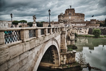 Proprietarii de cladiri monument istoric in curs de reabilitare vor fi scutiti de taxe si impozite