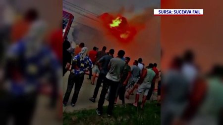 Incendiu de proportii intr-o localitate din Suceava. Pompierii au intervenit cu sapte autospeciale de stingere