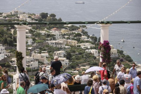 Interdictia de intrare a turistilor in insula Capri a fost ridicata dupa mai putin de 24 de ore