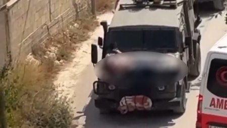 Soldatii israelieni au legat un palestinian ranit pe capota jeep-ului, in timpul unui raid in Cisiordania. Imagini socante