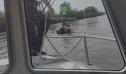 VIDEO Ambarcatiune cu 4 persoane, intre care un copil, blocata pe Dunare