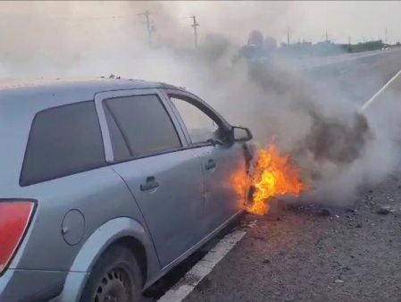 Un autoturism a luat foc pe DN 5