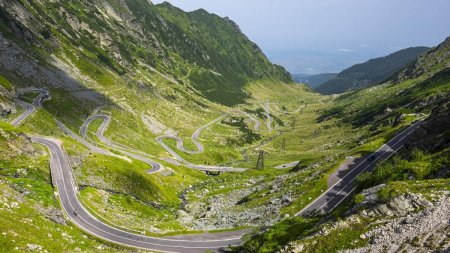 Un punct de lucru temporar pentru situatii de urgenta s-a deschis pe Transfagarasan. Un echipaj cu <span style='background:#EDF514'>PARAMEDIC</span>i SMURD este pregatit sa intervina 24 de ore din 24