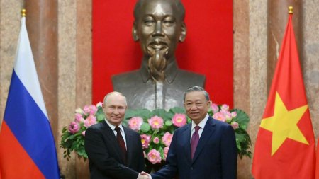 Rusia se ofera sa ajute Vietnamul sa dezvolte energie nucleara. Propunerea, facuta in timpul unei vizite a lui Putin la Hanoi