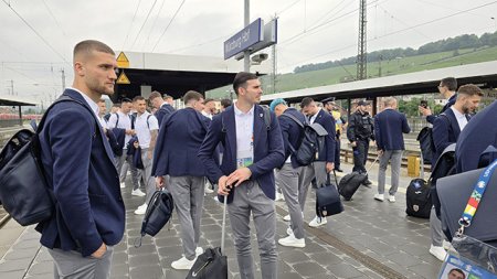 Ce ar fi insemnat ca echipa nationala de fotbal sa mearga cu trenul la meciuri in Romania? O ora versus aproape cinci ore pe distante egale