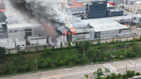 Zeci de oameni au murit intr-un incendiu la o fabrica de baterii de litiu, in Coreea de Sud