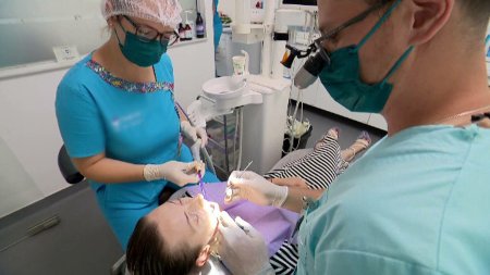 Romania, o tara in care oamenii au mari probleme dentare. Multi pacienti nu isi permit sa mearga la dentist