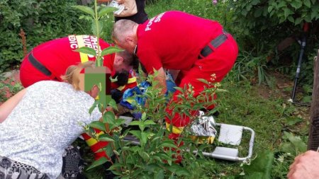 Fetita de 6 ani, salvata dupa ce a cazut intr-o fantana adanca de 16 metri