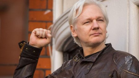 Julian Assange a fost eliberat din inchisoare. Fondatorul WikiLeaks a parasit deja Marea Britanie
