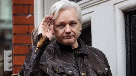 <span style='background:#EDF514'>JULIAN ASSANGE</span> este liber si a parasit deja Marea Britanie, anunta WikiLeaks